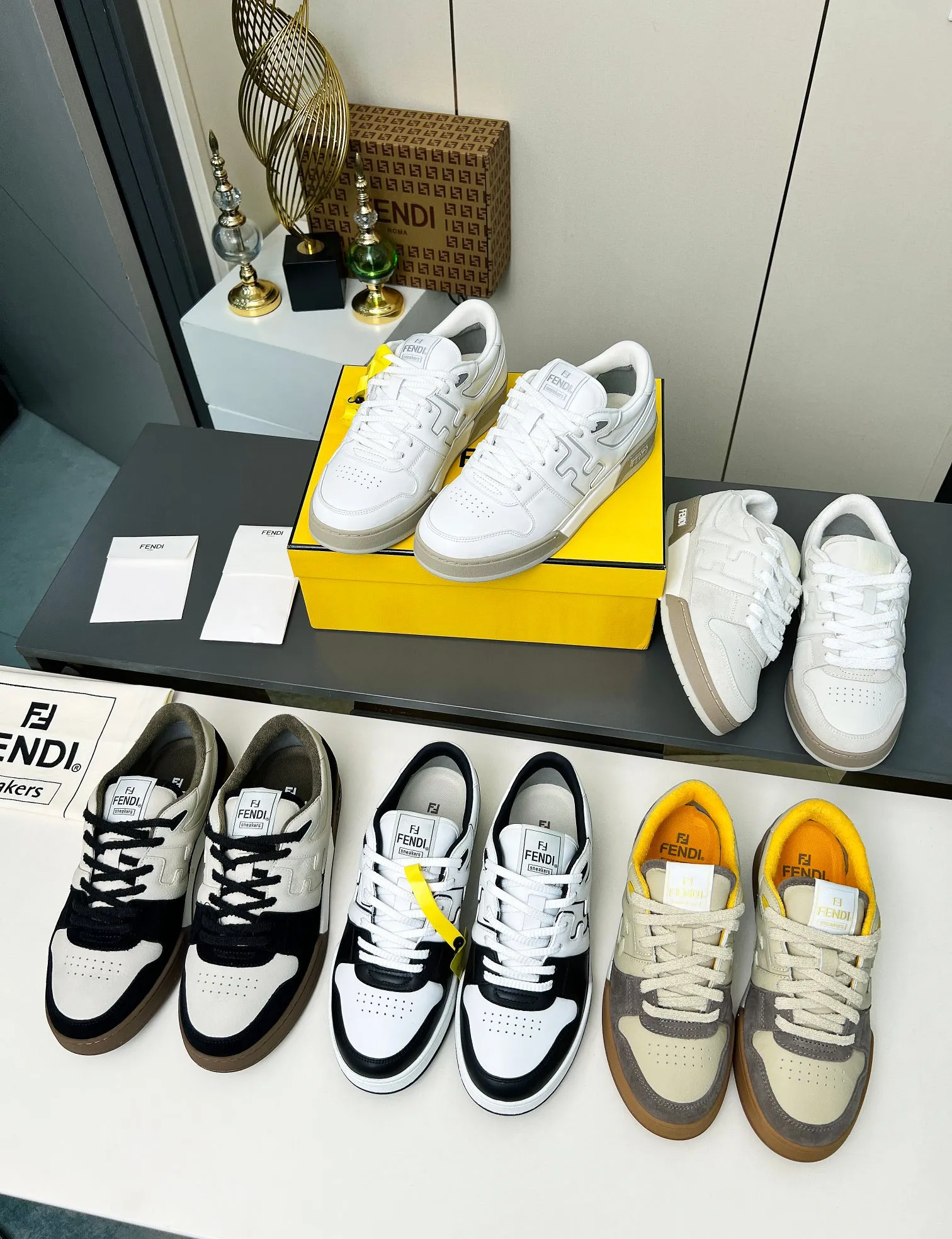 p600 men 300🐮🐮Fendi·Fendi⛳️2025 autumn and winter hot style 35--45 couples model👫 FD match Original purchase for RMB14420 1:1 replica Designer Kim Jones's first sneaker fendi match and Donkey brand Trainer basketball sneakers, fresh blood injection and FF retro design Super good-looking and versatile, the upper is made of cowhide and cowhide stitching, the double F logo on the side is embossed, and the lining is made of terry velvet 🤗 The upper is super soft, lightweight, comfortable and paired with a sweater, and the original complete package! ✦ Fabric: cowhide + cowhide color matching ✦ Lining: original terry velvet lining ✦ Sole: original molded multi-color color matching sole ✦ Sole: mesh injection molding pad ✦ Sole thickness: 3.5cm ✦ Women’s size: 35--40 ✦ Men’s size: 39--45